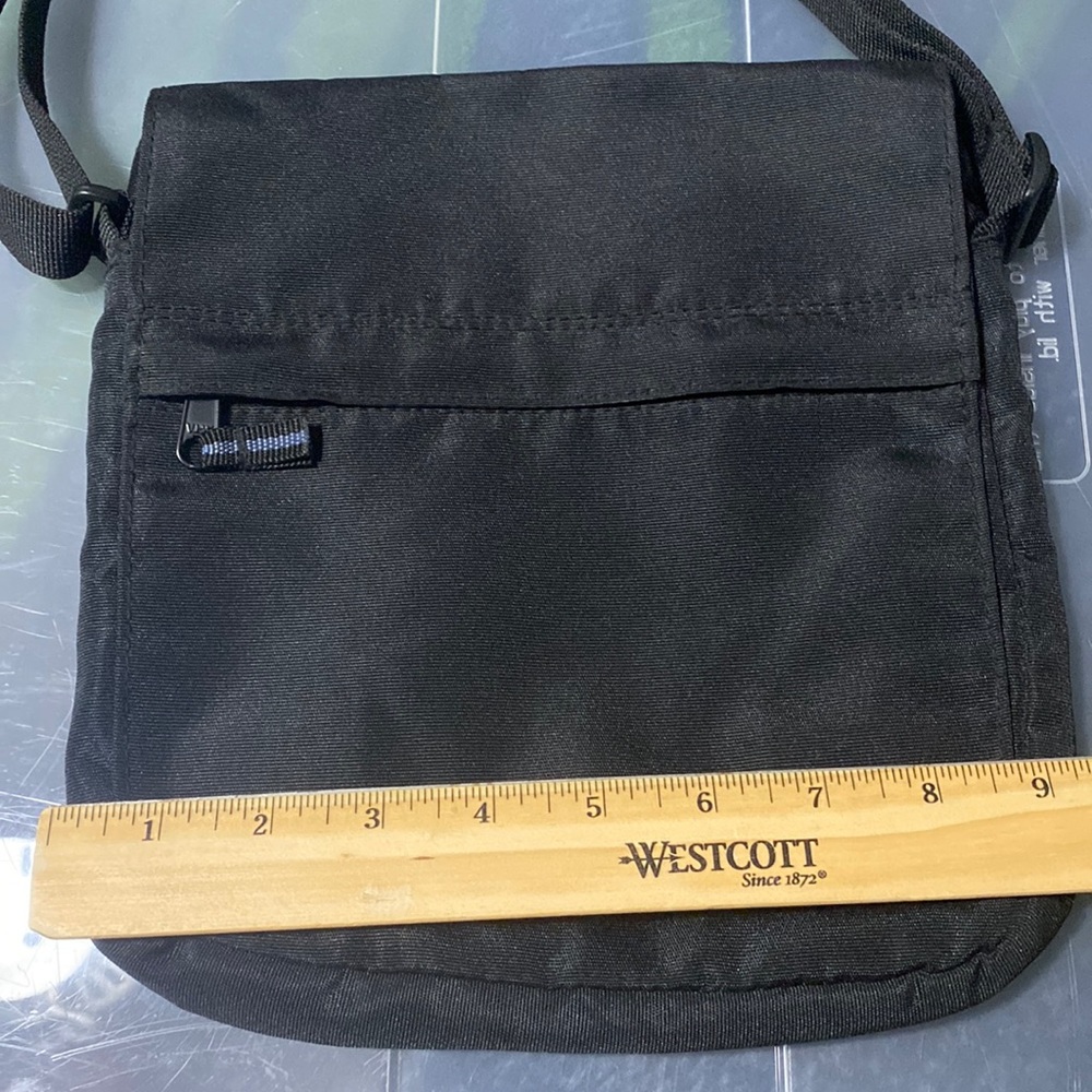 Vintage Eddie Bauer crossbody bag .